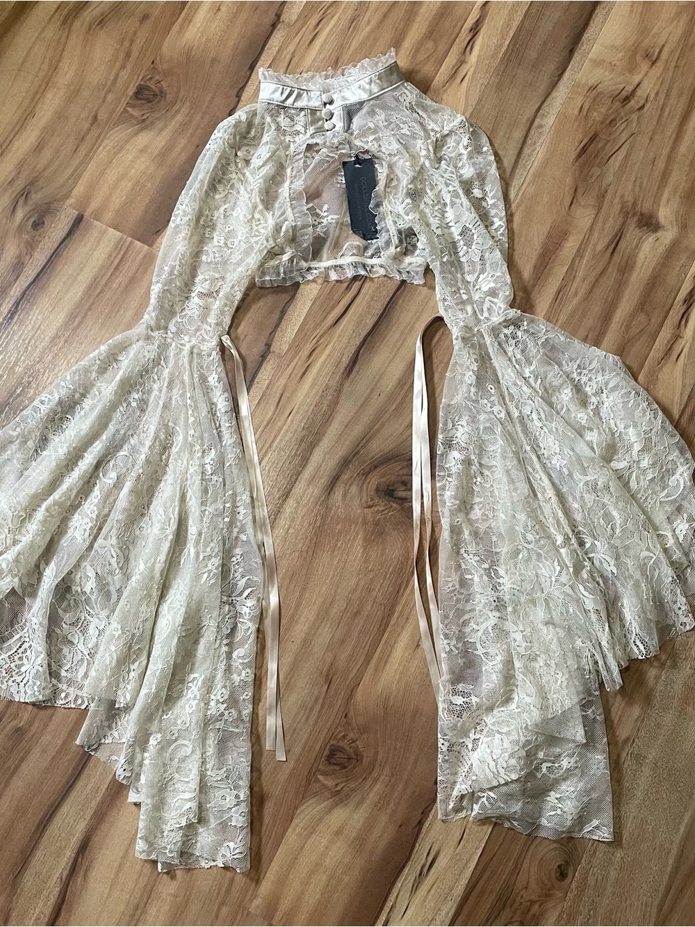 NWT Widow Dolls Kill Dusk Before Dawn Ivory Lace Shrug Bell Sleeve Mock Neck S